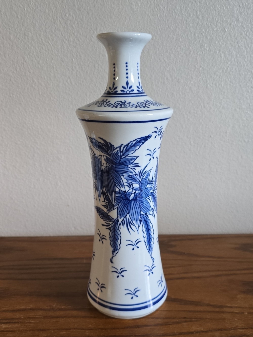 Vintage Made in China Porcelain Vase Tote 16